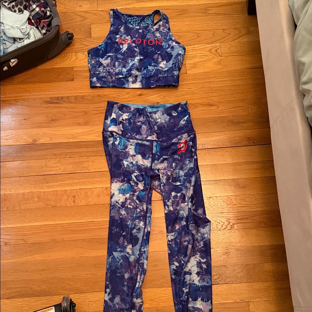 Peloton Navy & Blue Floral Performance Set - Crop Top & Leggings